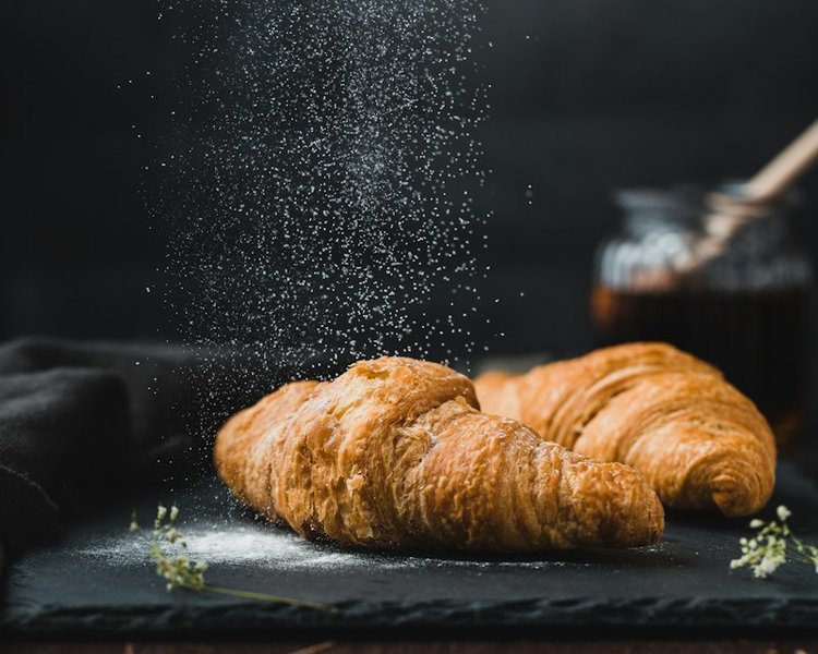 Brekkie Croissant & Cookie